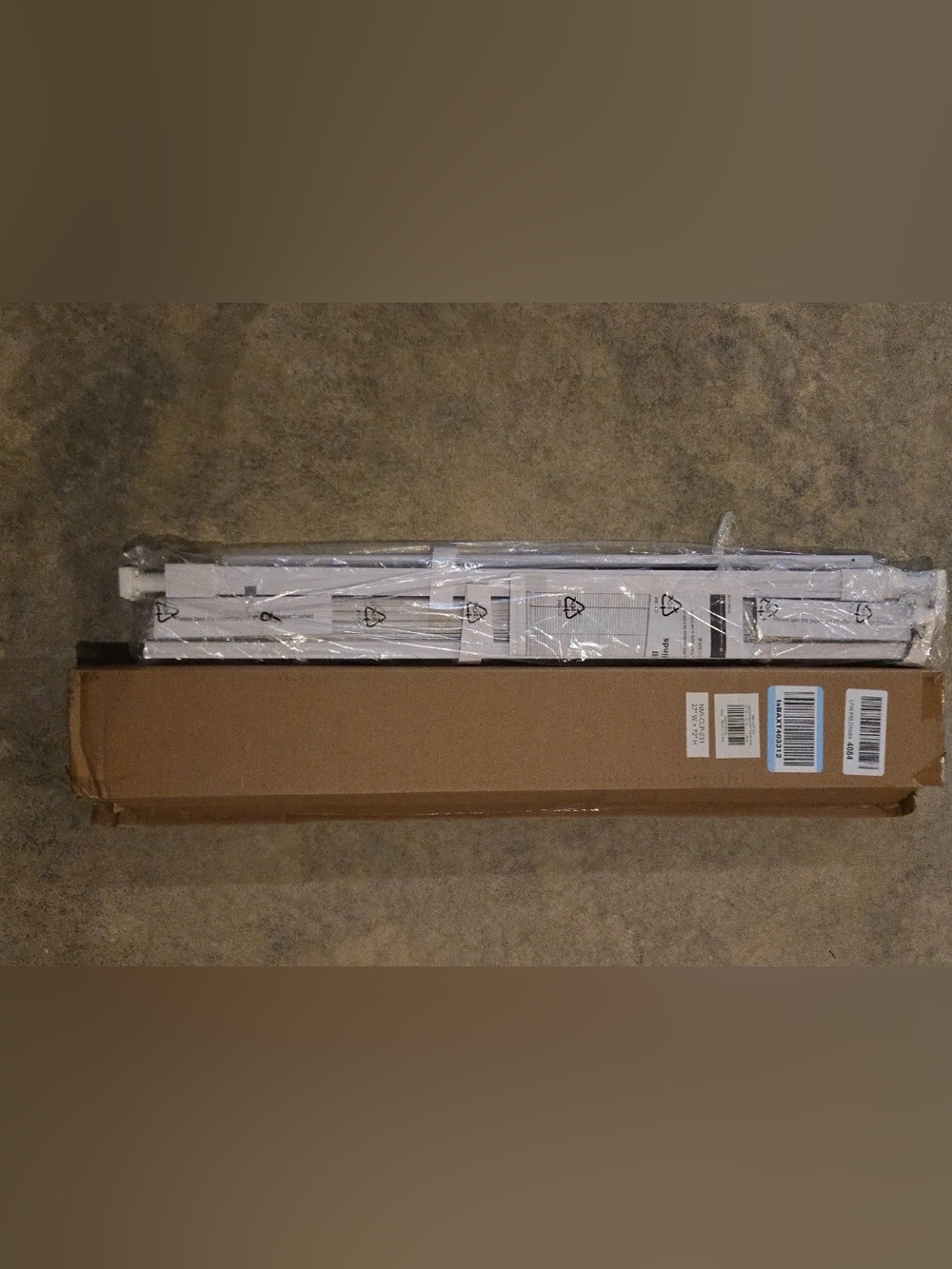 1” white vinyl blinds 27”x72”
